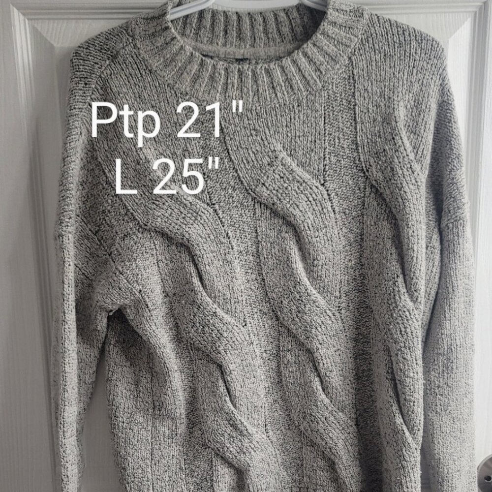 #138 FREE W PURCHASE Grey Sweater L